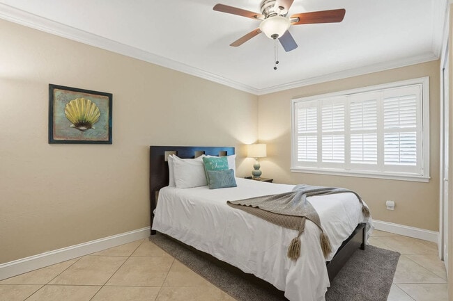 Building Photo - 660 100th Ave N