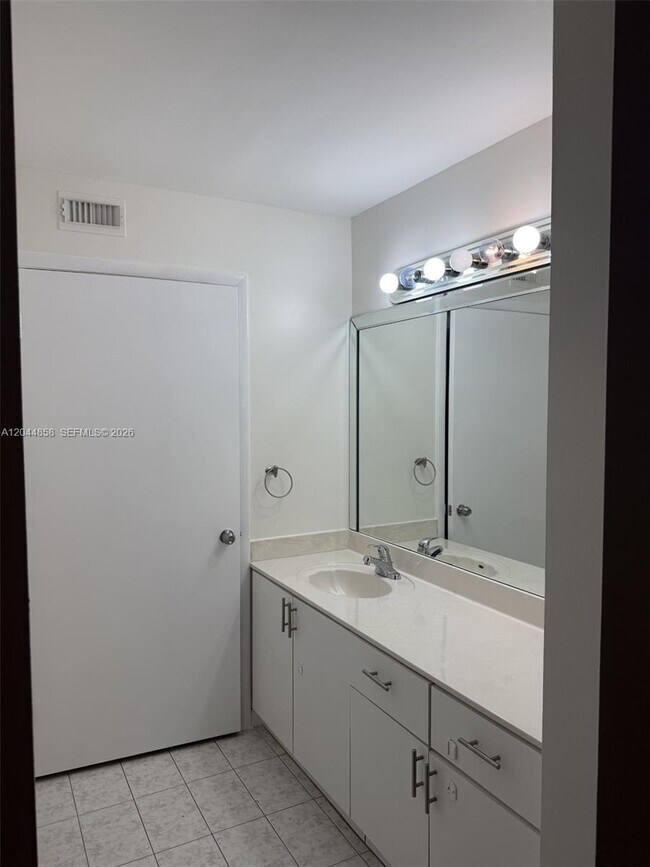 Building Photo - 9686 SW 138th Ave