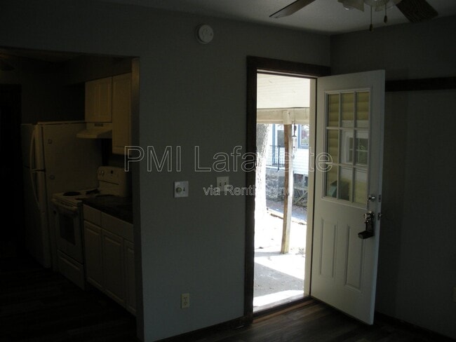 Building Photo - 422 Asher St