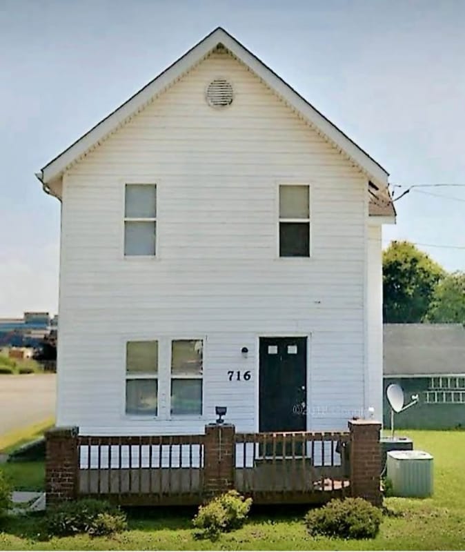 Building Photo - 716 N Bridge St