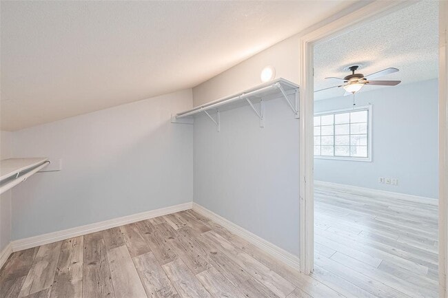 Building Photo - 2115 Streamcrest Ln