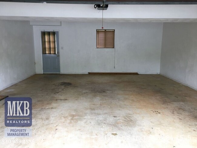 Building Photo - 7847 Forest Edge Dr