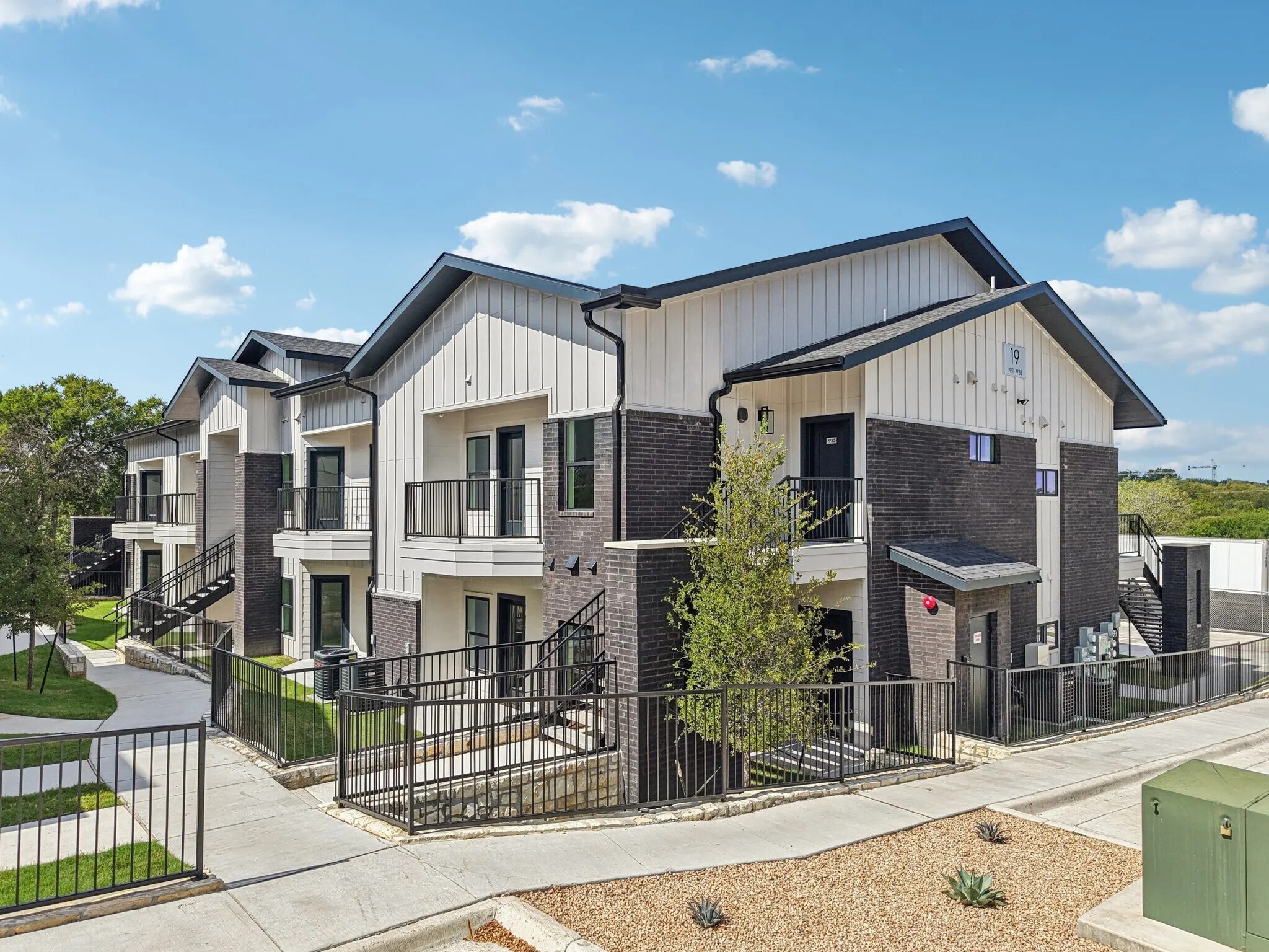 Building Photo - 2450 Wickersham Ln