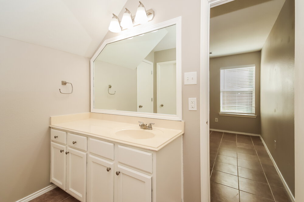 Building Photo - 10005 Sterling Pl Dr