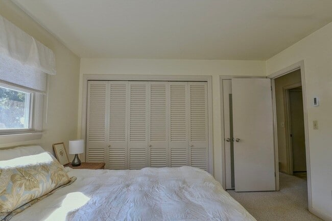 Building Photo - 7 Cynthia St