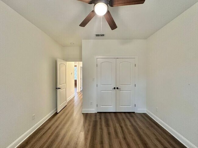 Building Photo - Stunning 3/2/2 on the Outskirts of Lindale!