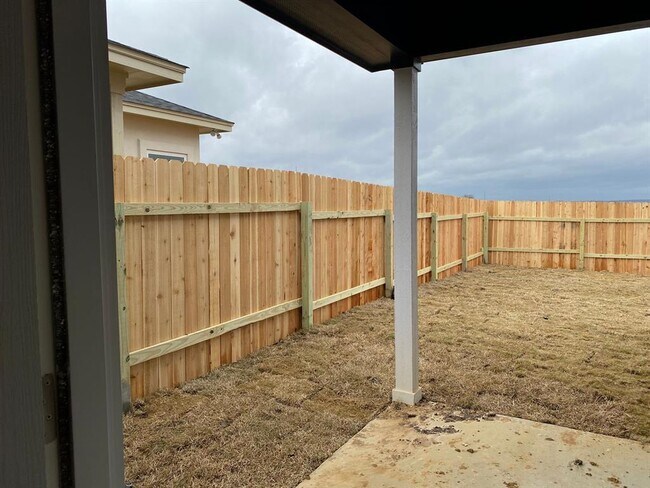 Building Photo - 525 CR 306