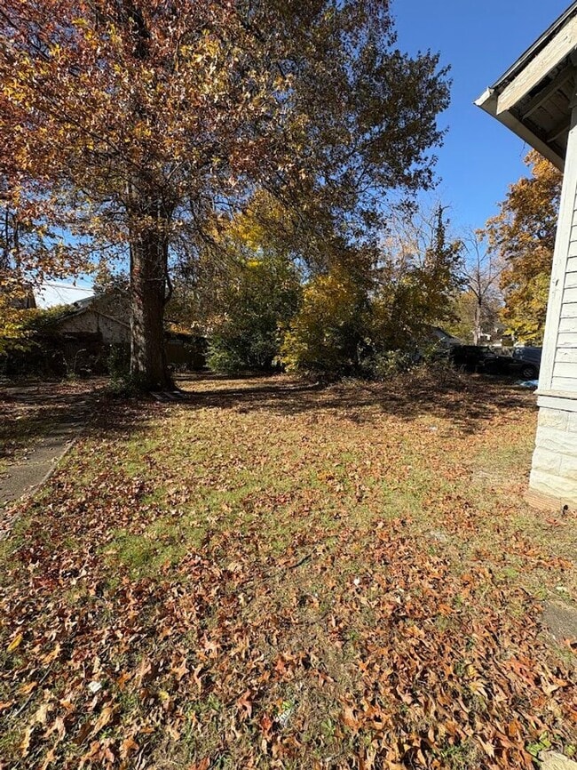 Building Photo - Three bedroom two bathroom home for rent