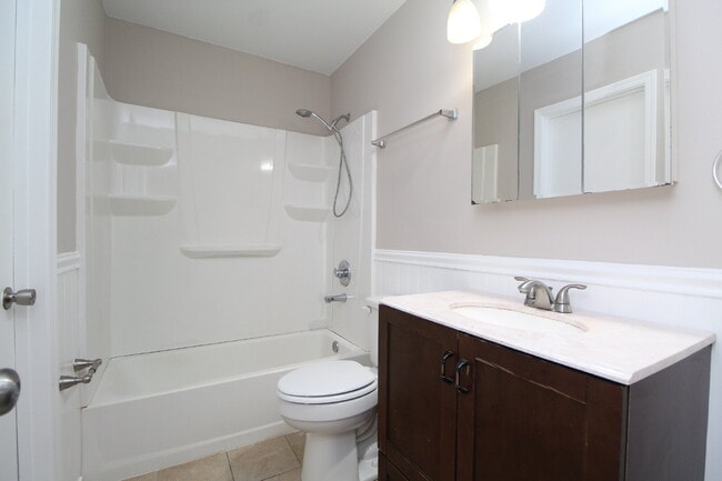 Building Photo - Updated 3/2 Brick Home in Northeast Pensac...