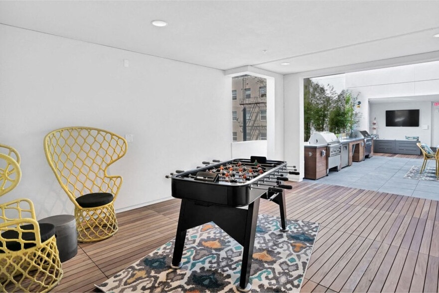 Building Photo - 1889 Harrison St