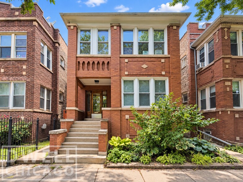 Building Photo - 3324 W Wilson Ave