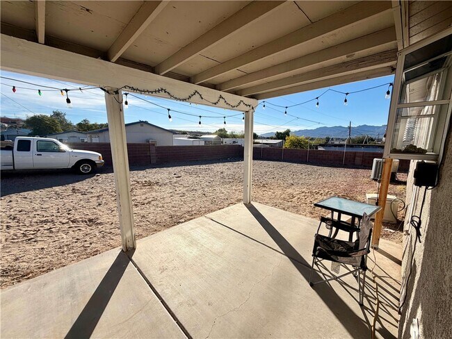 Building Photo - 1660 Kyle Ave