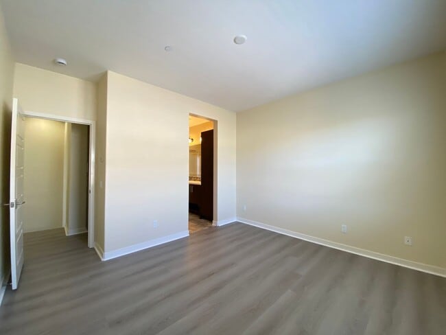 Building Photo - 3bedroom 3 bath home in the Solaire Commun...