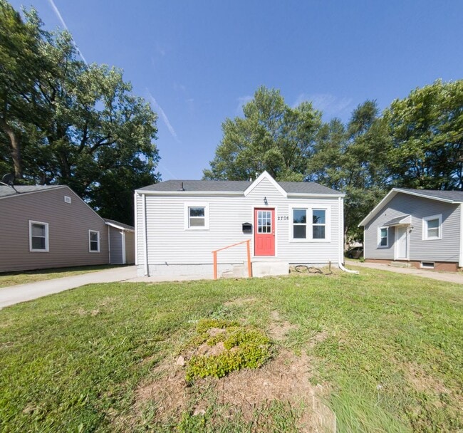 Building Photo - Gorgeous 4 Bedroom 1 Bath Home - Pyramid P...