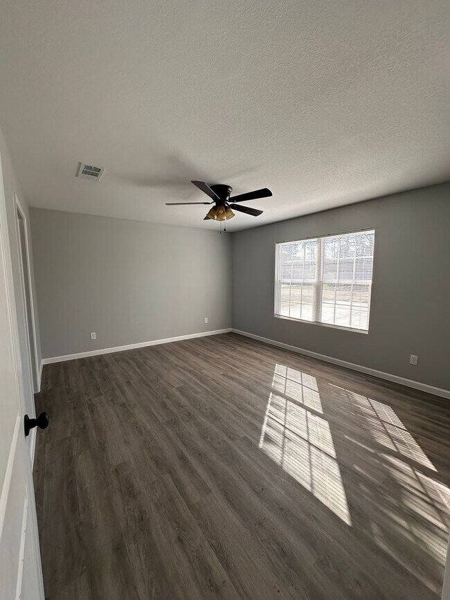 Building Photo - 3 Bed 2 Bath New Construction Home