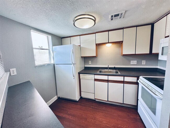 Building Photo - 2500 Burleson Rd