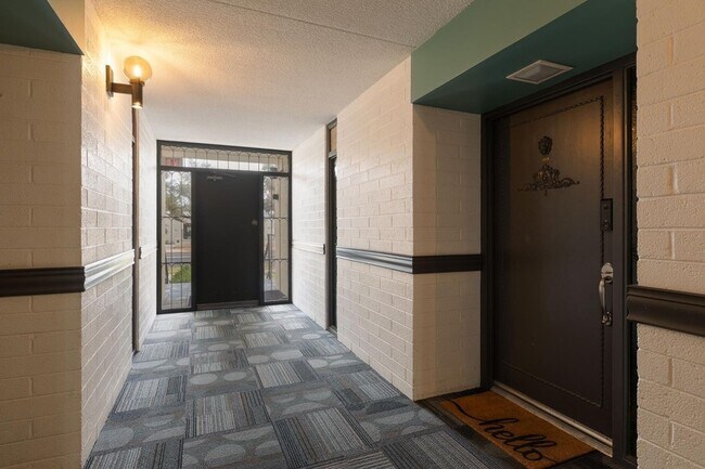 Building Photo - 6502 N Central Ave