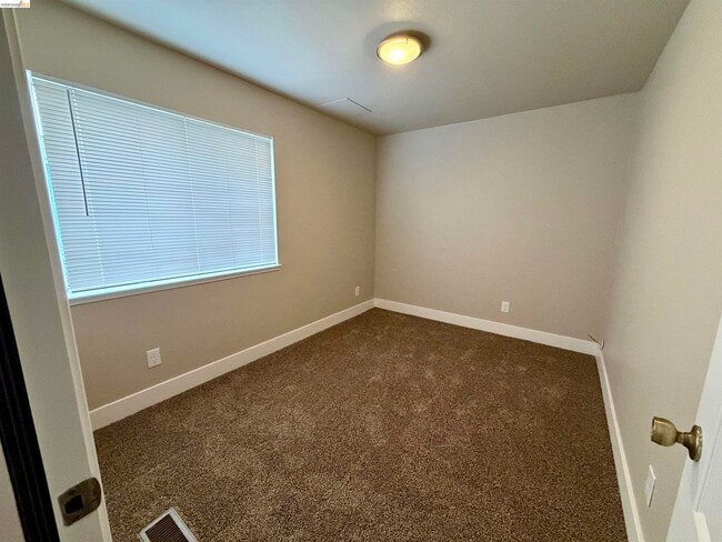 Building Photo - 525 Clayton Ave