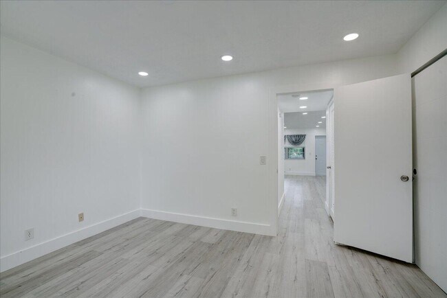 Building Photo - 110 Dorchester E