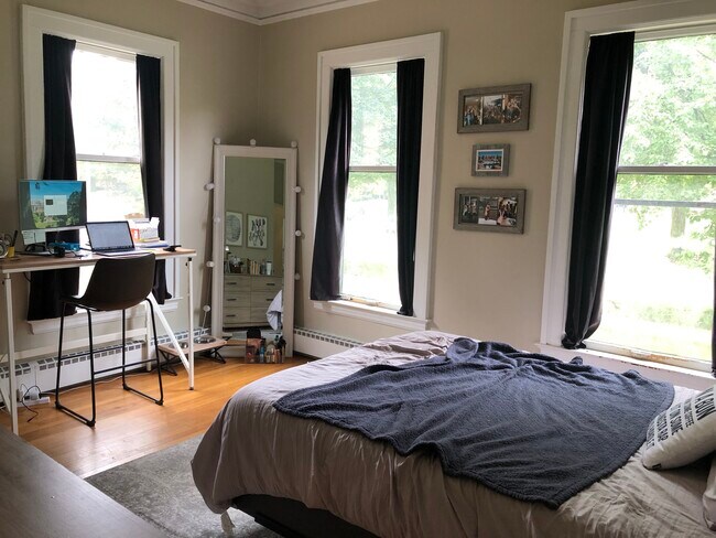 Building Photo - 130 College Ave NE