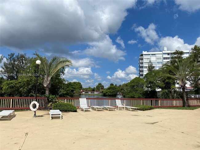 Building Photo - 1300 NE Miami Gardens Dr