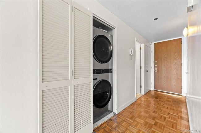 Building Photo - UHartty