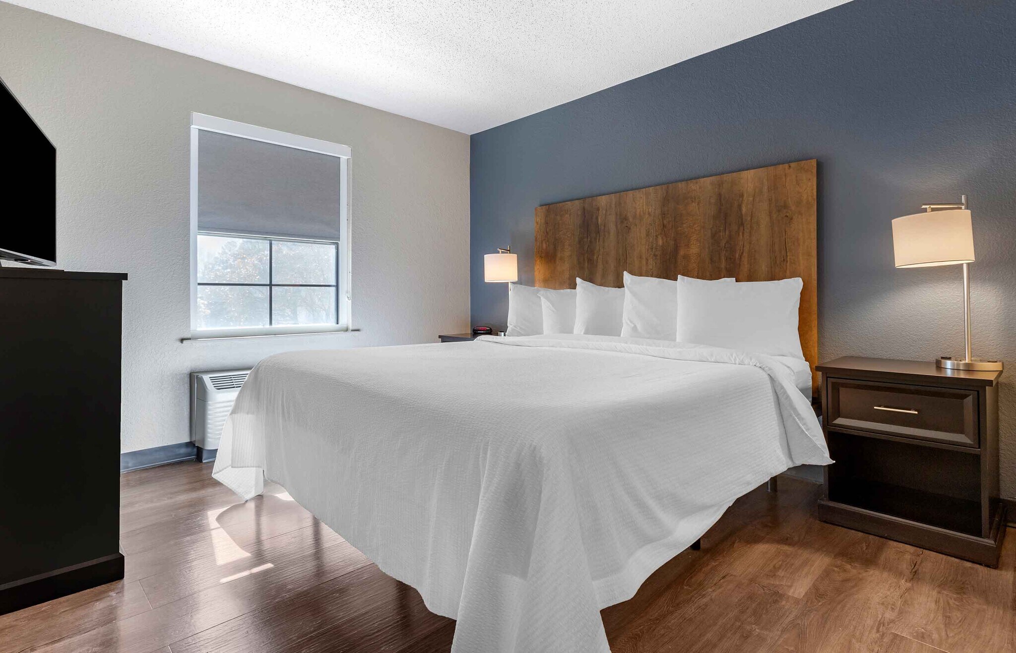 Building Photo - Furnished Studio-San Antonio - North