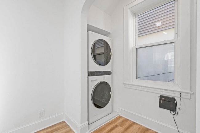 Building Photo - 5 Lienau Pl