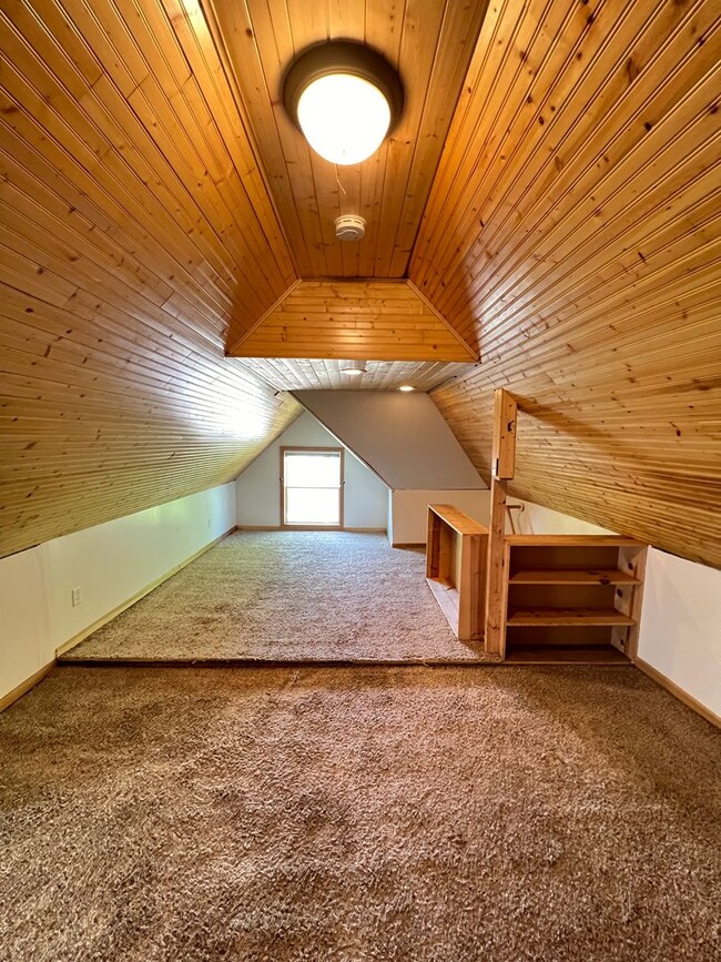 Building Photo - AVAILABLE JUNE - 4 Bed 2 Bath w/ Bonus Room & Garage