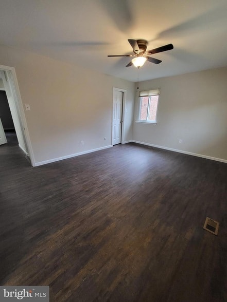 Building Photo - 1006 Worthington Dr