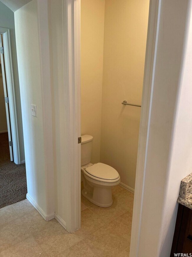 Building Photo - Beautiful 3 Bed 2.5 Bath - 2 Story Home in...