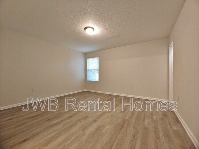Building Photo - 8606 Eaton Ave