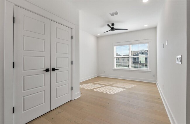 Building Photo - 1536 Asher Ave
