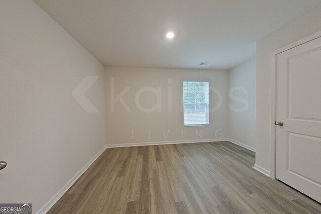 Building Photo - 115 Inez Ave