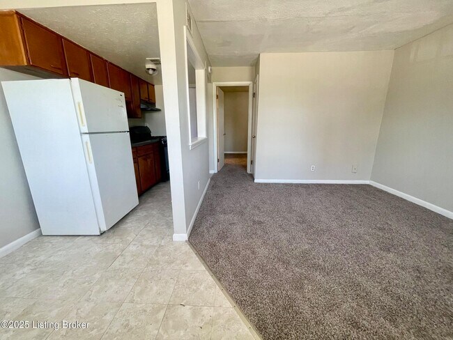 Building Photo - 4143 Hillview Ave