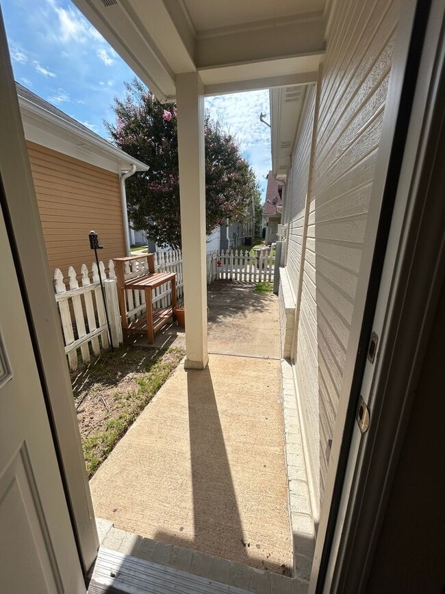 Building Photo - Gorgeous Harbor Island home! Includes all ...