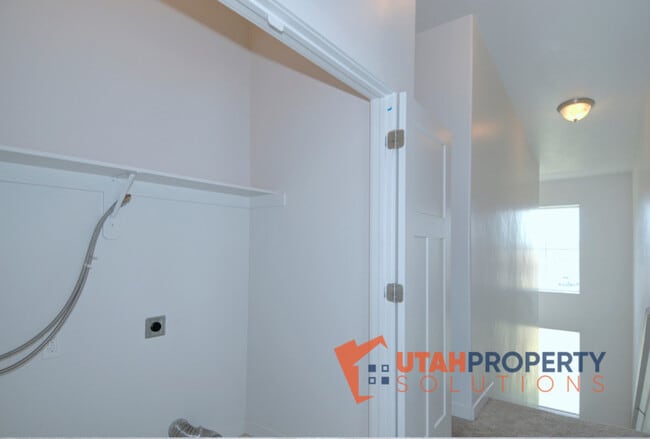 Building Photo - 1108 Emerald Pools Ln