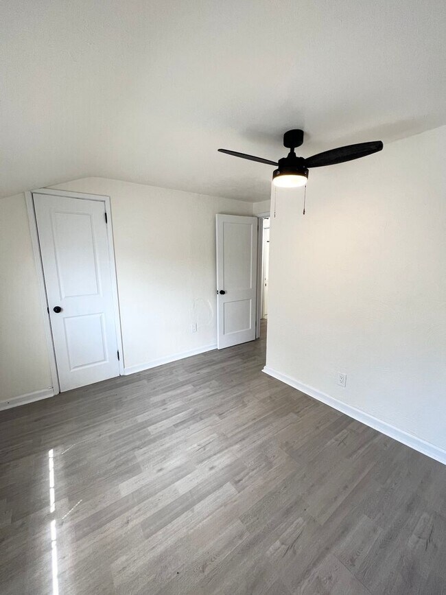 Building Photo - Updated 3 Bed, 1 Bath in Verona- Central Air and Huge Kitchen!!