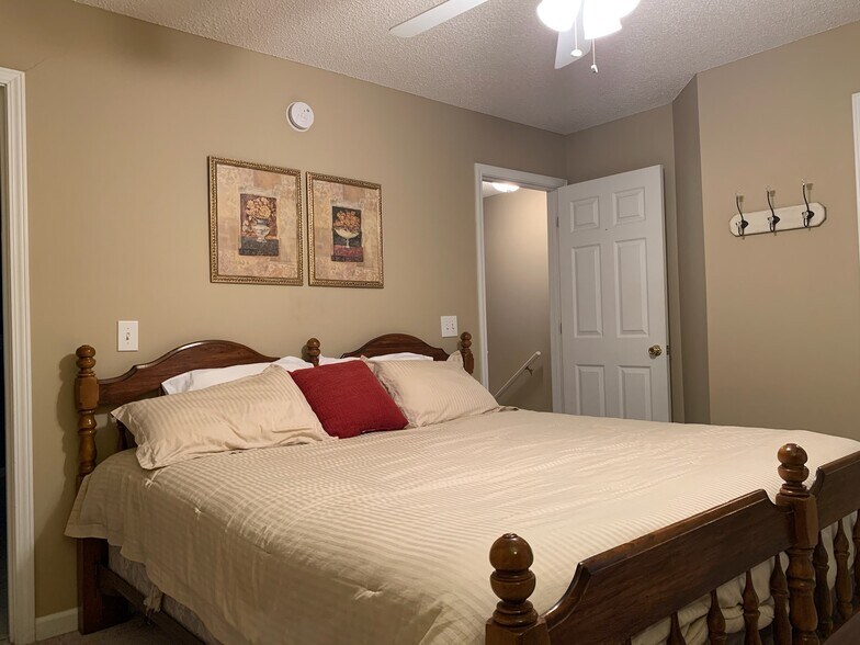 King Sized Bedroom - 423 N Donahue Dr