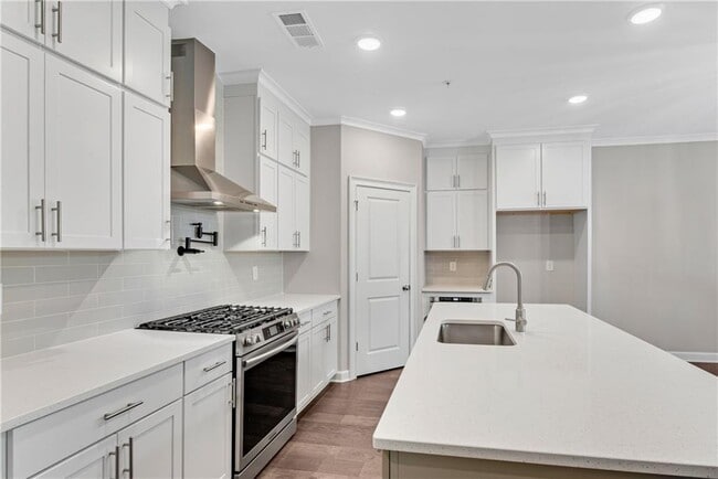 Building Photo - 427 Retreat Ln