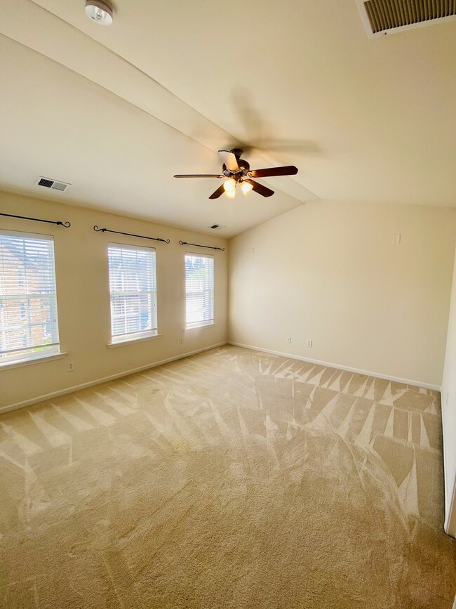 Building Photo - Heart of Ballantyne!  Beautiful End Unit T...