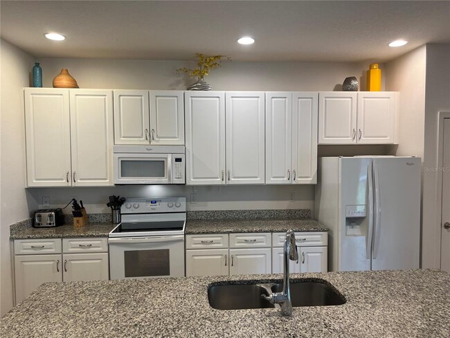 Building Photo - 2529 Rosemont Cir