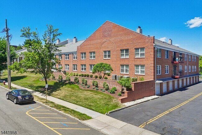 Building Photo - 260 Prospect St