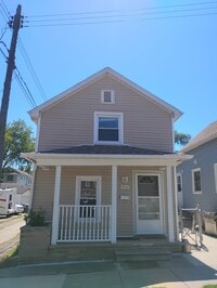 Building Photo - 912 Elm St