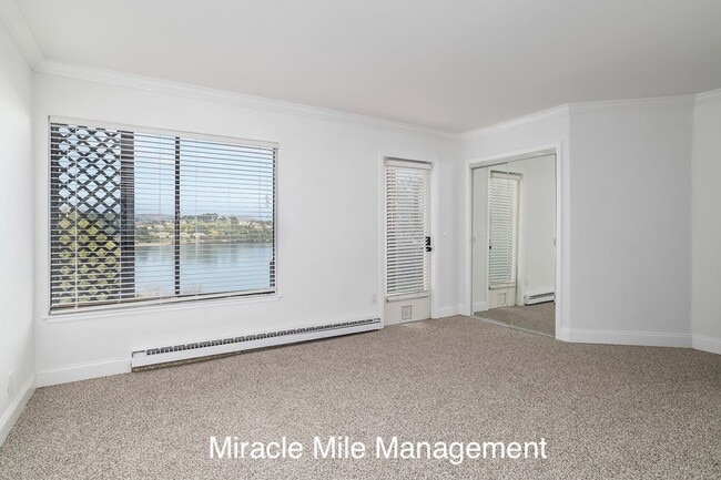 Building Photo - Wonderful Modern Townhouse-Style Condo with Stunning Views in Desirable Sausalito