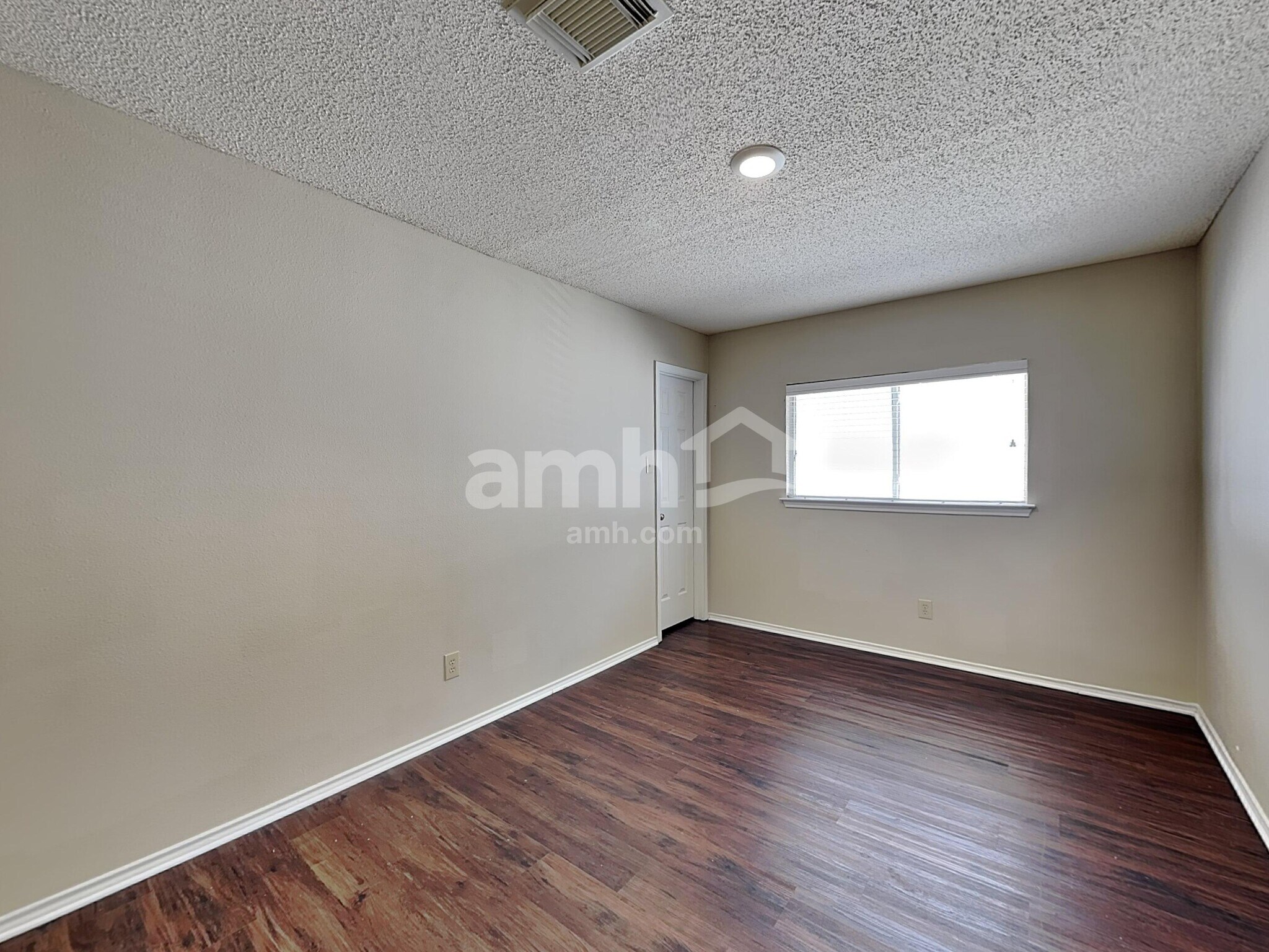 Building Photo - 438 Terra Cotta