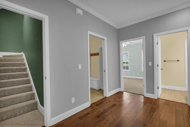 Building Photo - AVAILABLE LATE JULY 2025 (PET FRIENDLY)
