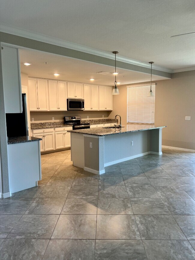 Building Photo - 1622 Oceania Dr S
