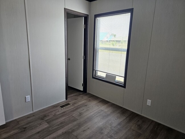 Building Photo - 2101 SW 38th St