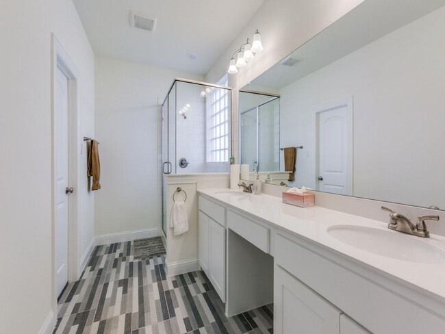 Building Photo - 337 Gleneagles Dr